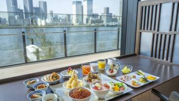 景色を眺めながら優雅な朝食を / 5