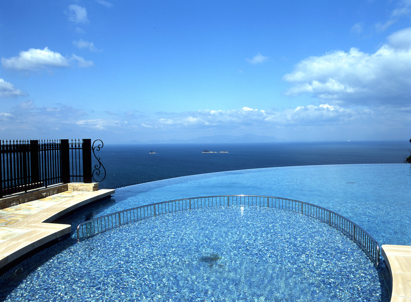 夏季限定のガーデンプールでリゾート気分を堪能♪3495266