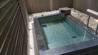 [禁煙] デラックス和洋室/温泉露天風呂付 (岩風呂)