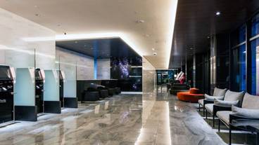 ロビー・フロント(3) / 3