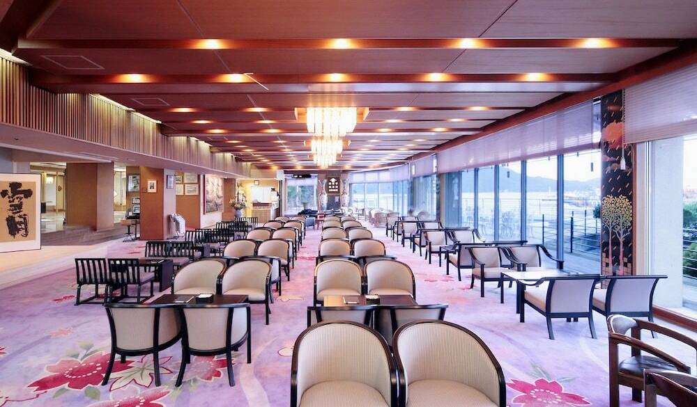 ロビーラウンジ / 1