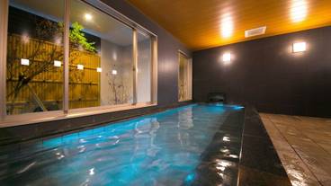 屋内スパ浴槽 / 1