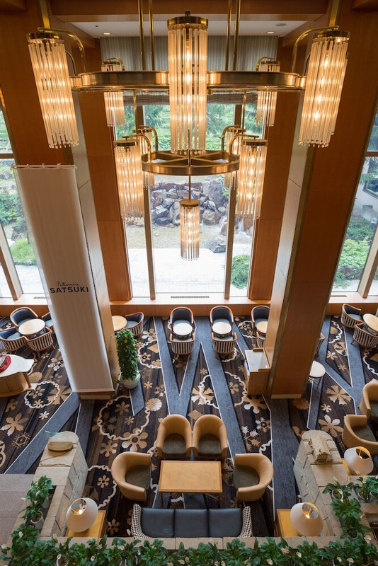 ロビーラウンジ