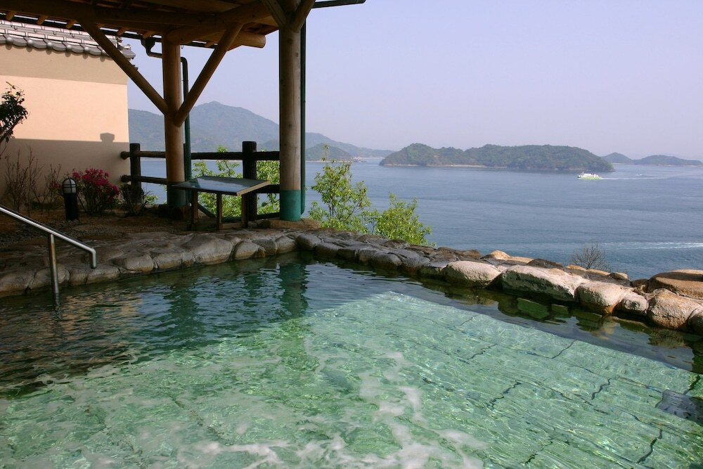 海に浮かぶ孤島の宿で、いざ非日常へ3410867