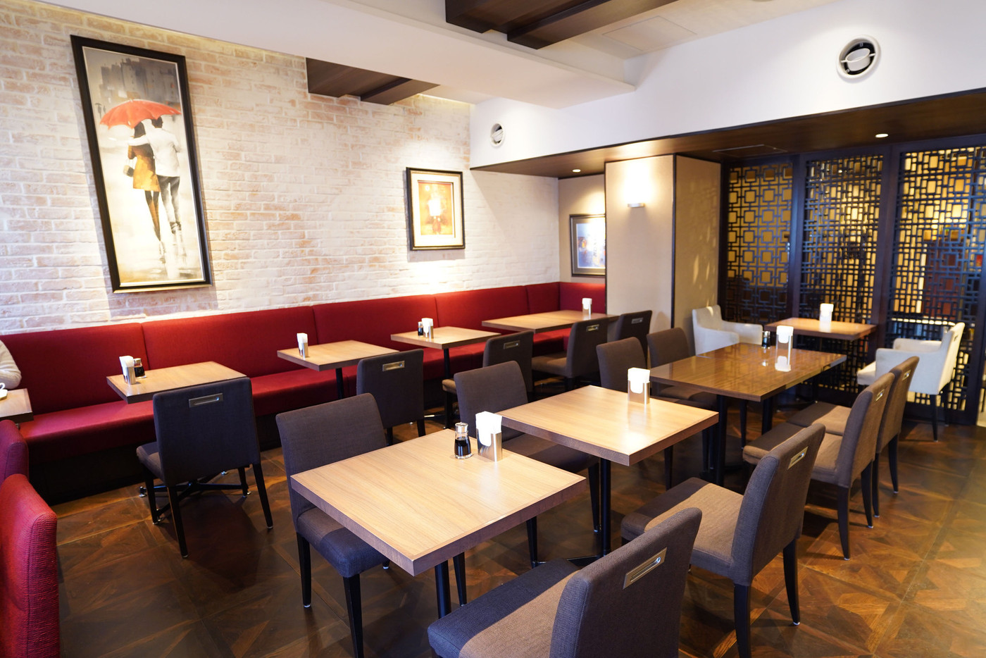 ゆっくり長居したくなるレストランで朝食を2137640