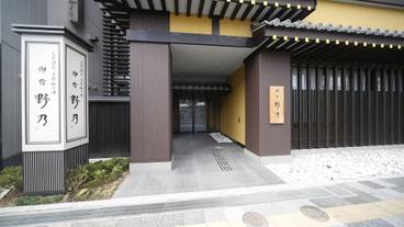 施設の入り口 / 17