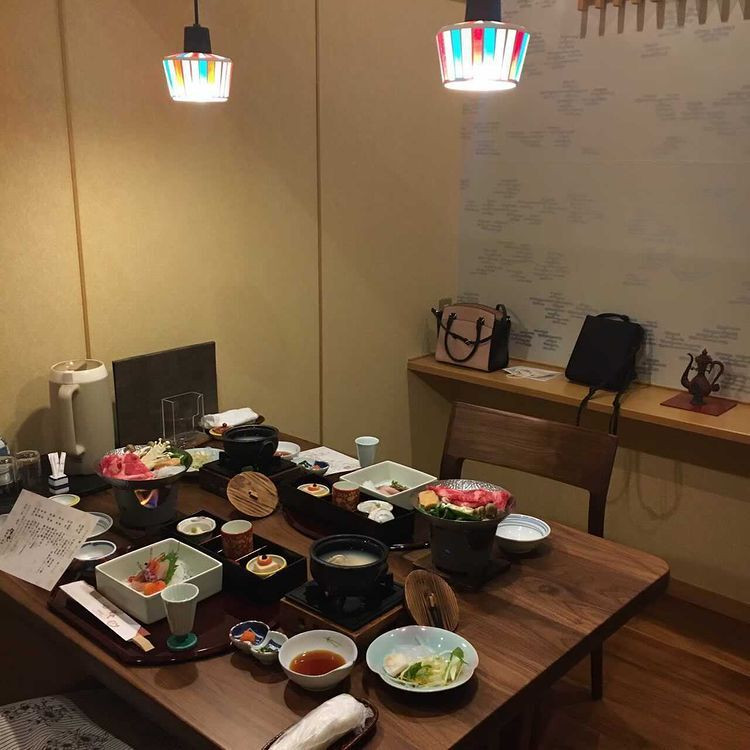 夕食の懐石料理は品数豊富