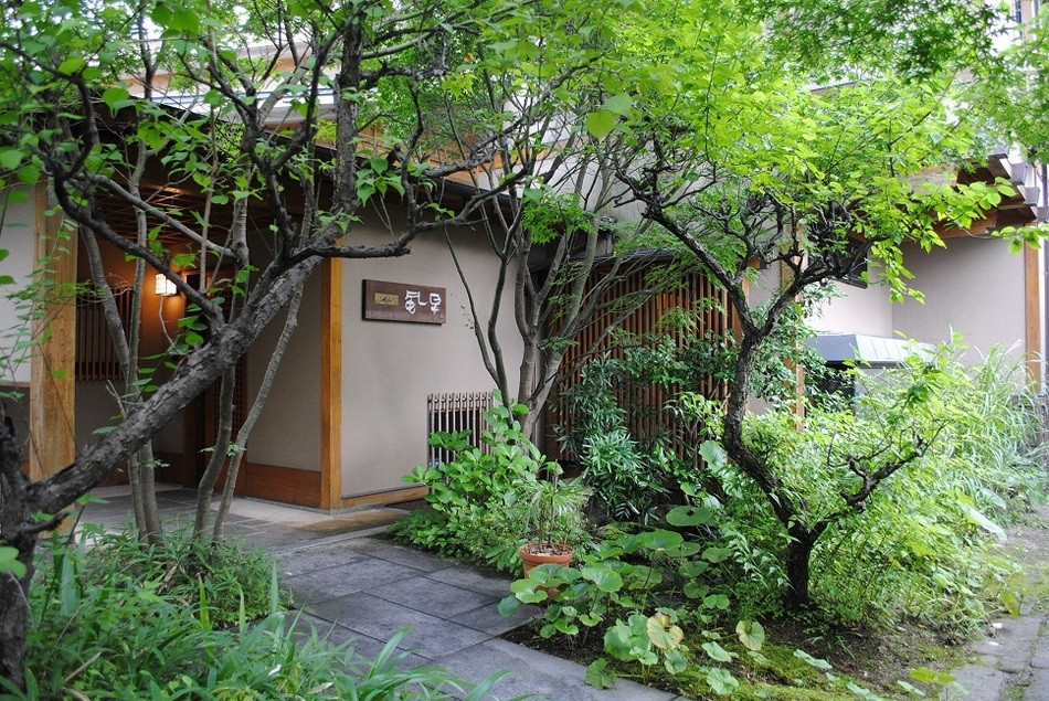 大山産ハーブ入り温泉でリフレッシュ♪豆田町内に佇むホテル4025097