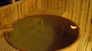 *和室12.5畳～月見台テラス【源泉かけ流し露天風呂】 [和室] [喫煙/禁煙指定なし] [夜景がきれい] [海が見える]