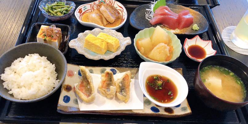 海を見ながらの
沖縄御膳 / 3