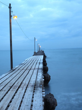 青い空とキラキラと輝く海3948271