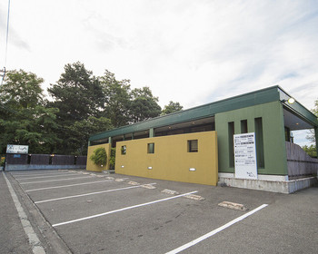 「鬼はそと福はうち」外観 788000 店前には駐車場も完備。お車でも安心です。
