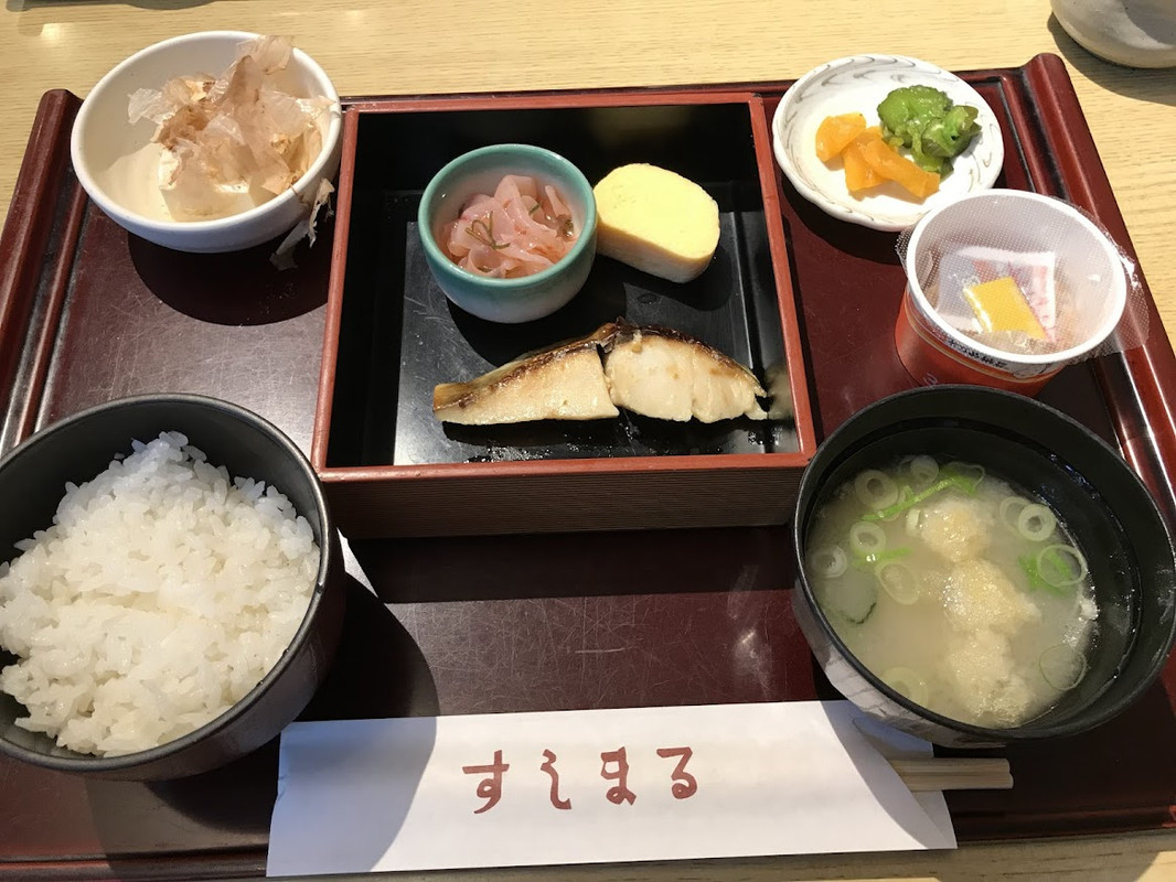 「すしまる」の朝食