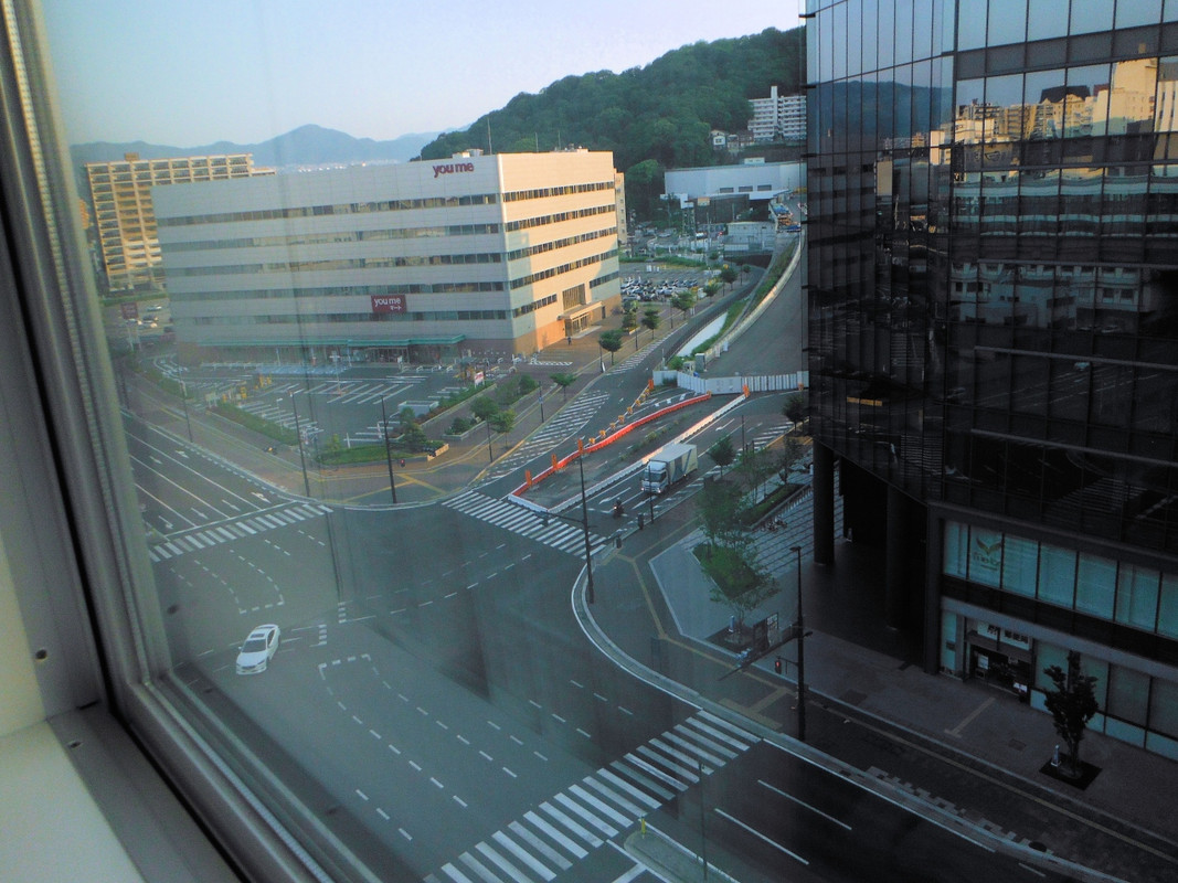 ヴィアイン広島新幹線口(室内からスーパー方面)