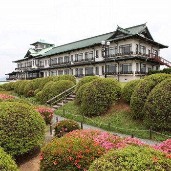 風光明媚な三河湾の高台に建つ、アールデコ洋式のクラシカルホテル3558373