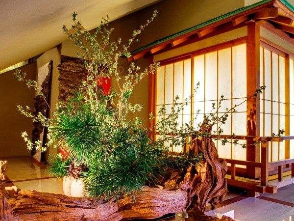 館内に飾られている生け花①