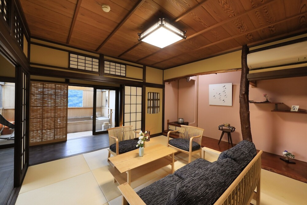 名湯いっぱい♪神奈川の魅力的な温泉地4069632