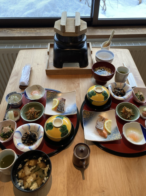 朝食は部屋のテーブルで