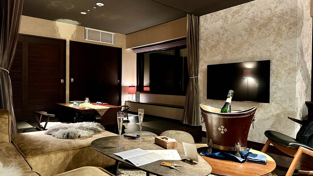 バーの雰囲気漂う
上品なお部屋へ / 4