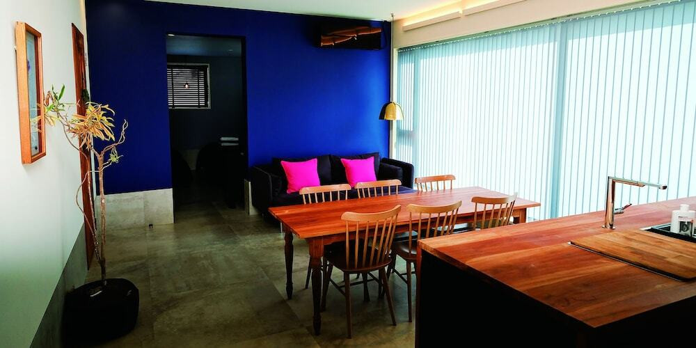 客室内のダイニングエリア