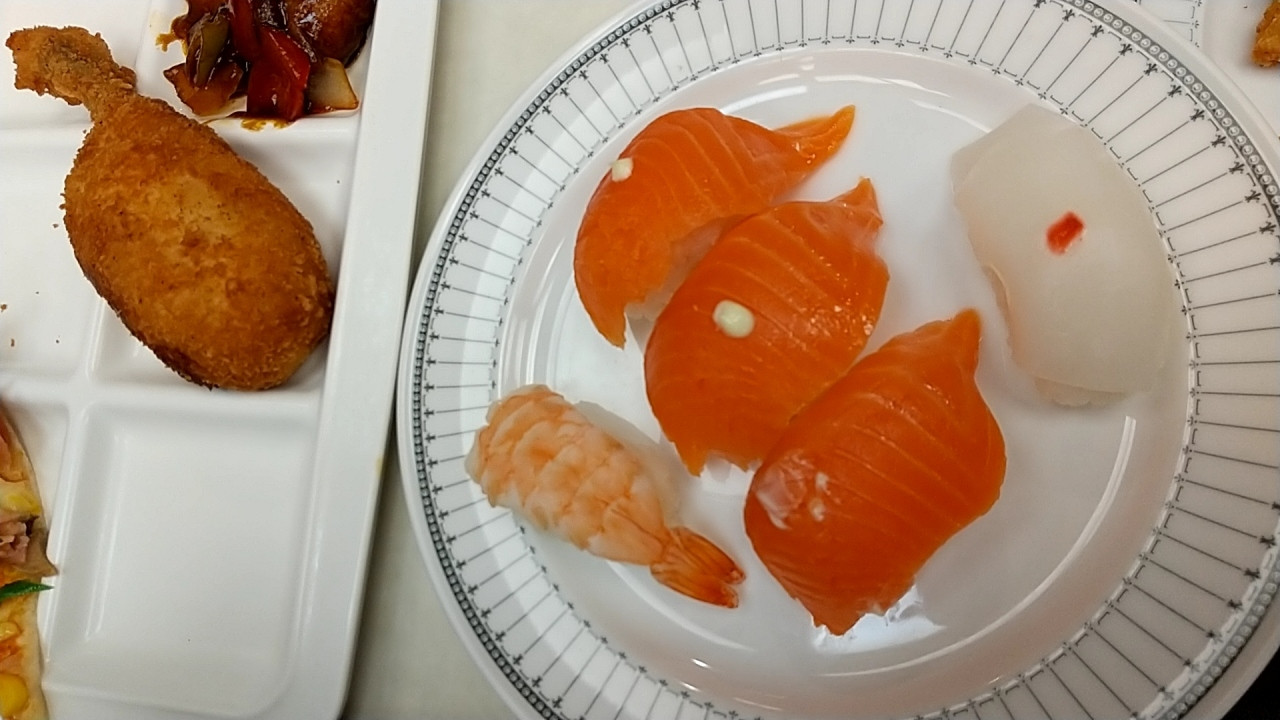 寿司などもあります