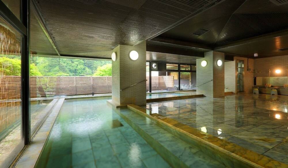 鬼白美湯　白大理石の大浴場 / 4