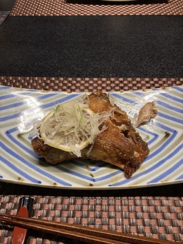 噂のカマ。油がきつい。