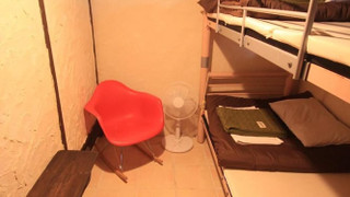 アジアン簡易個室 二段ベット、鍵付き