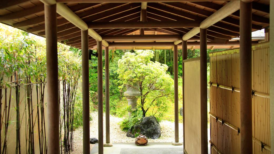 ほっと落ち着く畳敷き
山々を望む美食宿 / 2