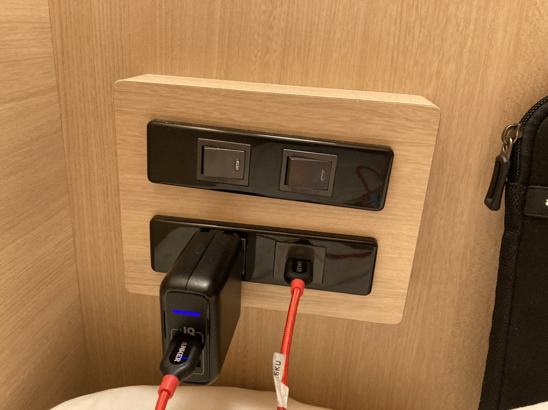 電源2か所、スイッチは換気と電源用