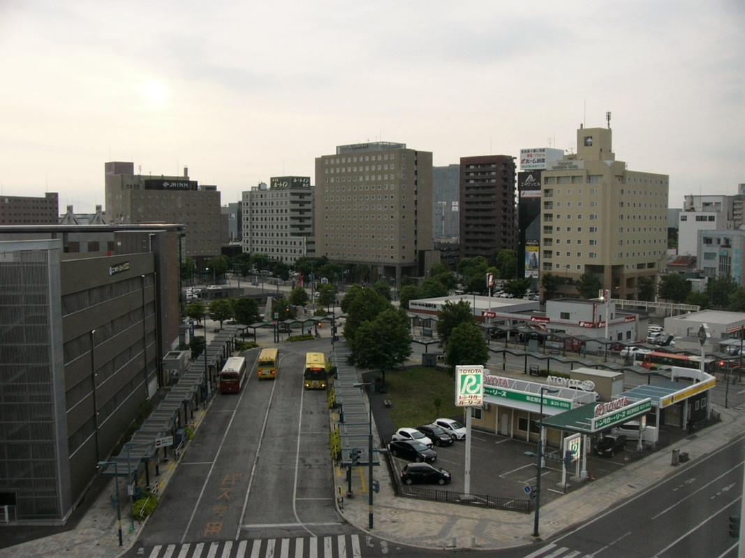 駅前のバスターミナルが観えます～