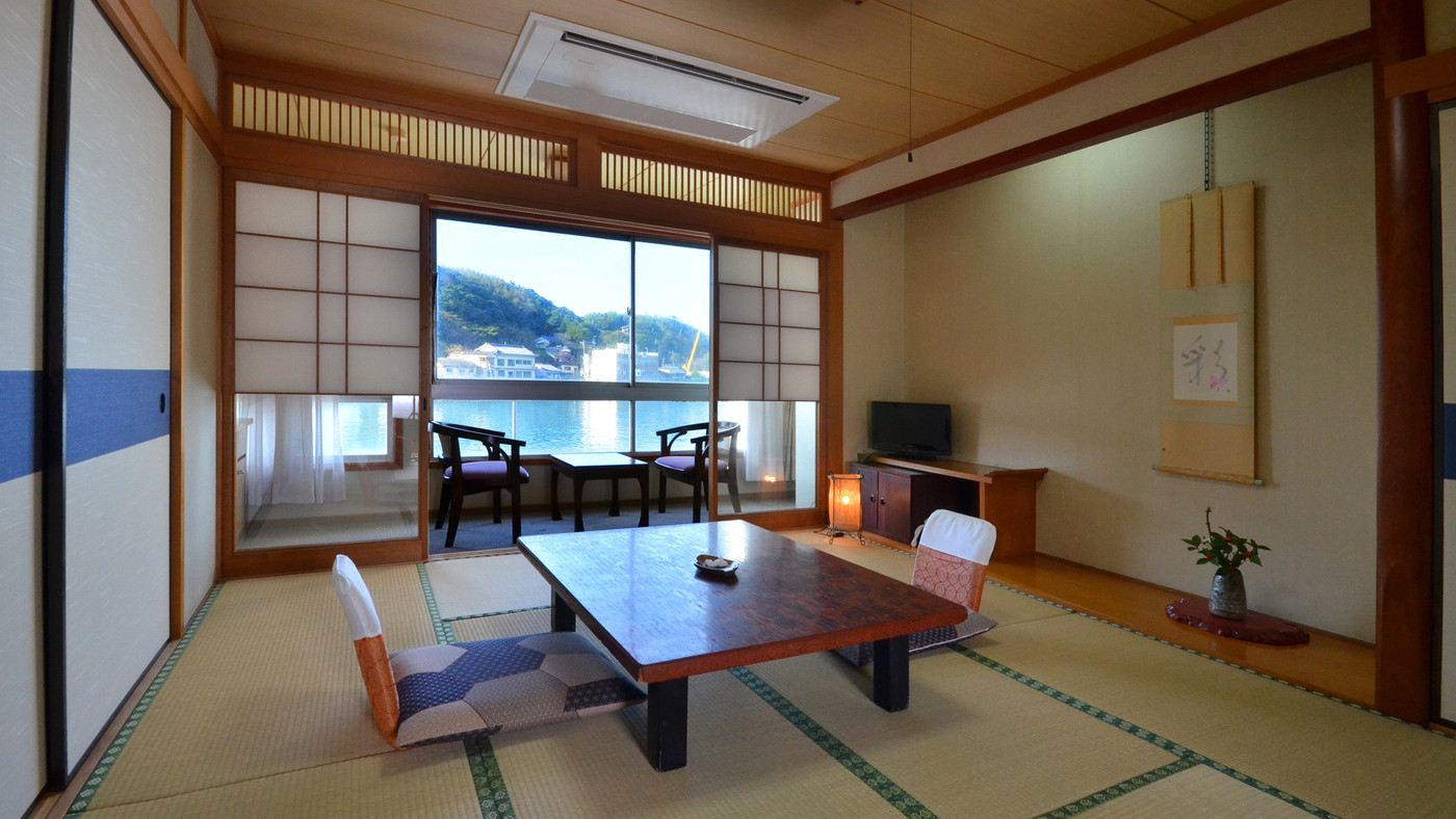 素早い調理がおいしさの秘密！感動的なイカの活き造り4760220