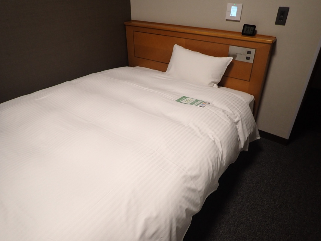 ベッドはいたって普通