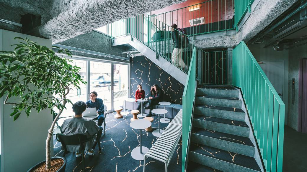 おしゃれなカフェで
バリスタの淹れる一杯を / 2