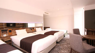 デラックス トリプルルーム+ソファーベッド (ユニットタイプバスルーム、トイレ仕切り、シャワーブース)