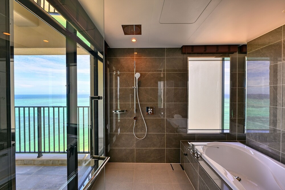 パノラマコーナースイートのバスルーム例