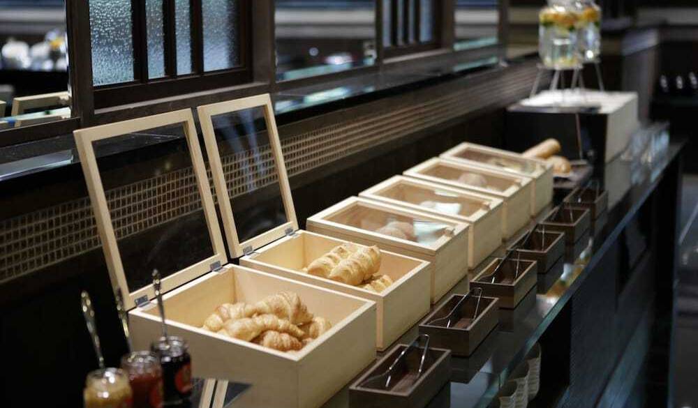 朝食 ビュッフェ台一例② / 2