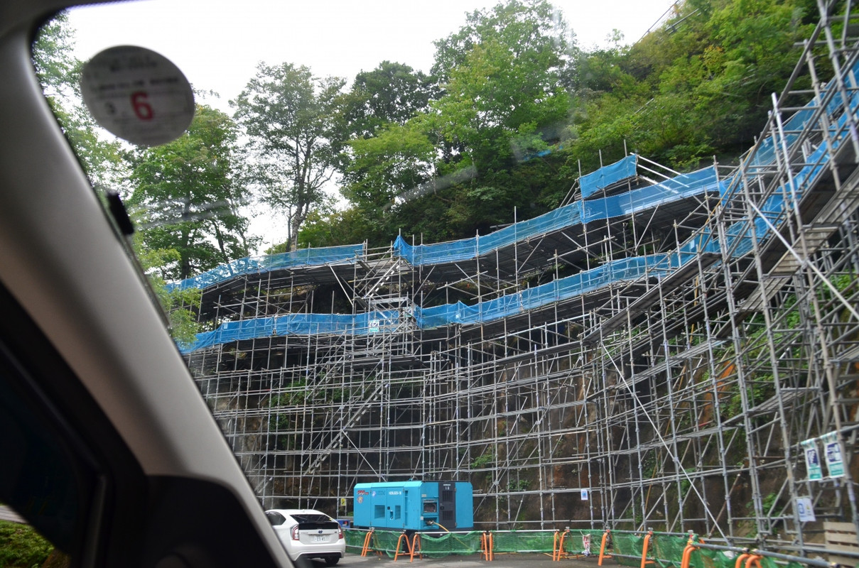 瀬美温泉から夏油温泉崖崩れ対策工事中