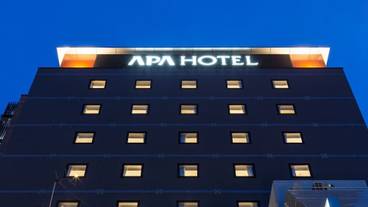 施設の正面 (日没後) / 5