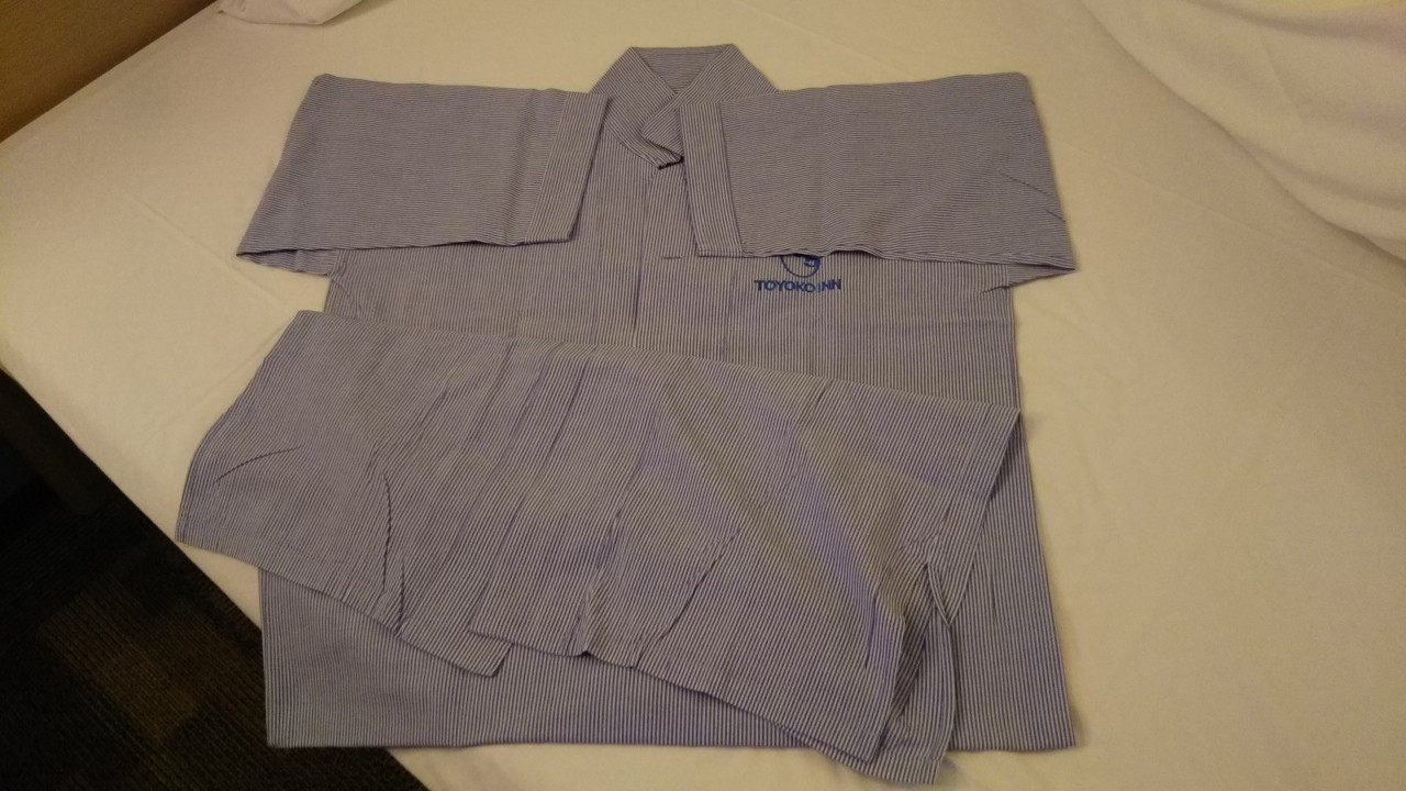 パジャマは1Fから持ってくるタイプ、ワンピースです。