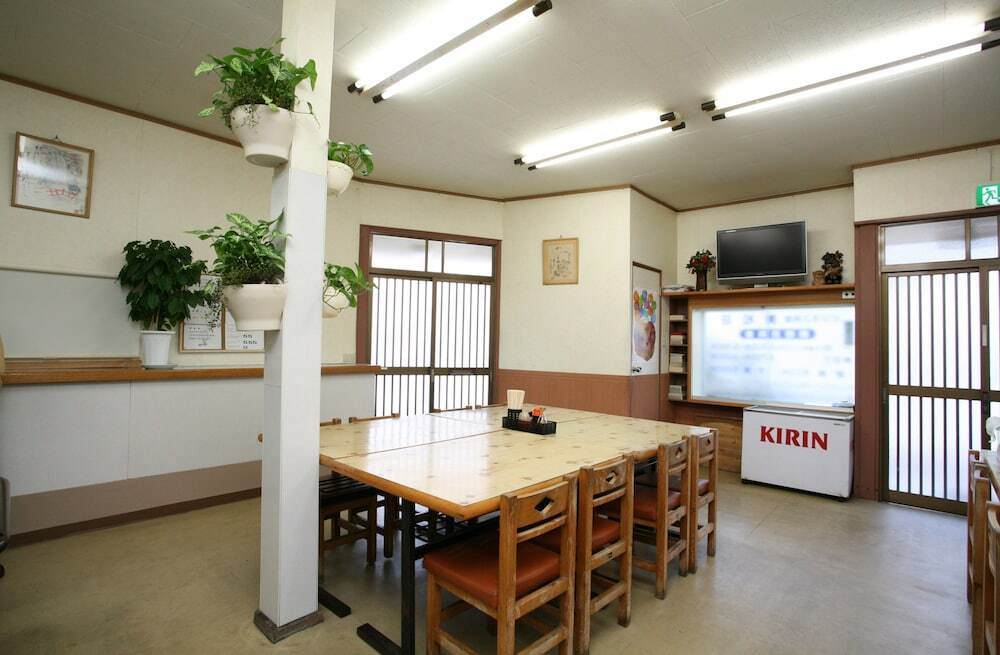 客室内のダイニングエリア