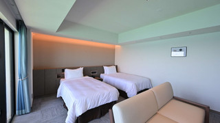 プレミアム ルーム シングルベッド 2 台 バルコニー オーシャンフロント