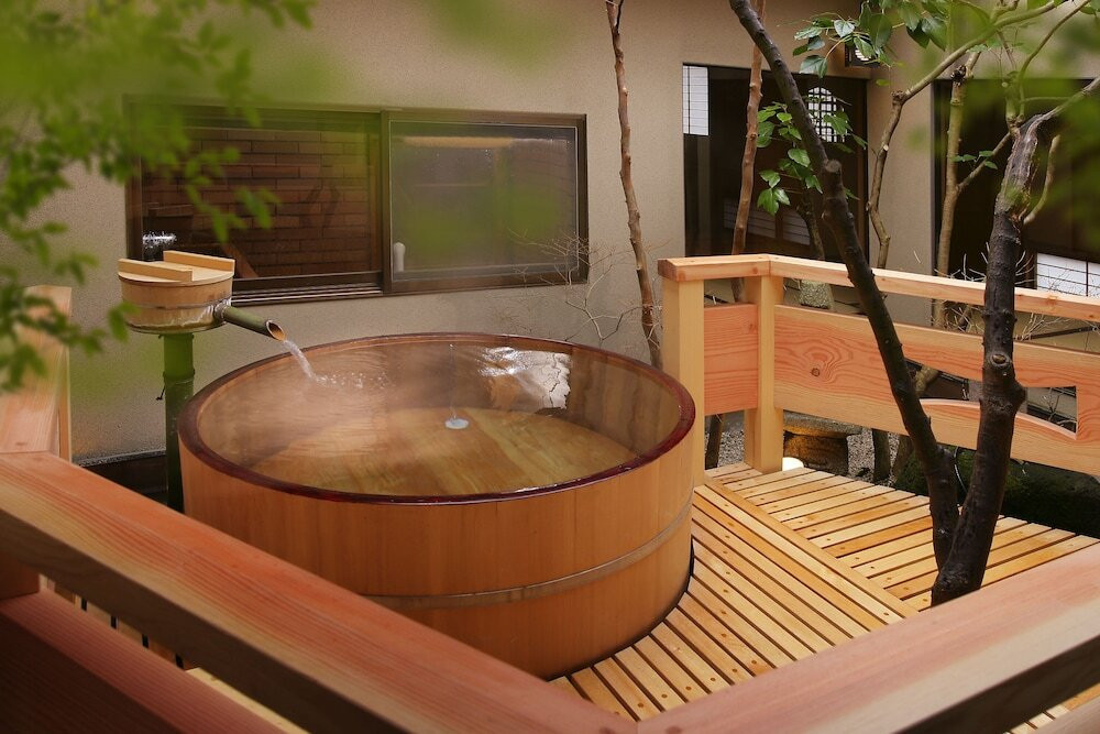 看板ネコがお出迎え♪数寄屋造りの別館「光陰」で贅沢おこもり3457136