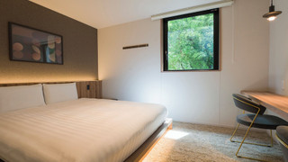 [C] 2クイーンベッド + 1キングベッド / ペット不可 6名定員 禁煙