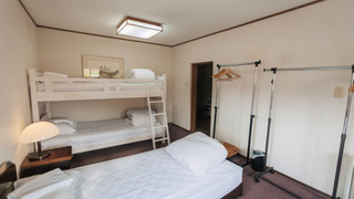 スタンダード 4 人部屋 共用バスルーム