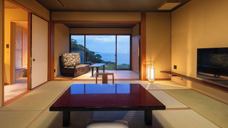 [203/205]ヒノキの露天風呂付き客室／和室10畳+広縁(禁煙)　:部屋食