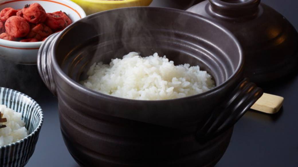 朝食はホカホカの
炊き立てごはん / 1