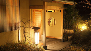 数寄屋風客室　「嵯峨野」〜ツイン〜【岩風呂】(チェックイン18時まで)