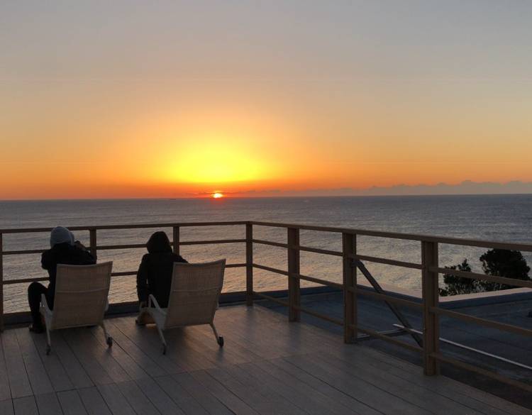 展望台デッキから望む朝日 / 1