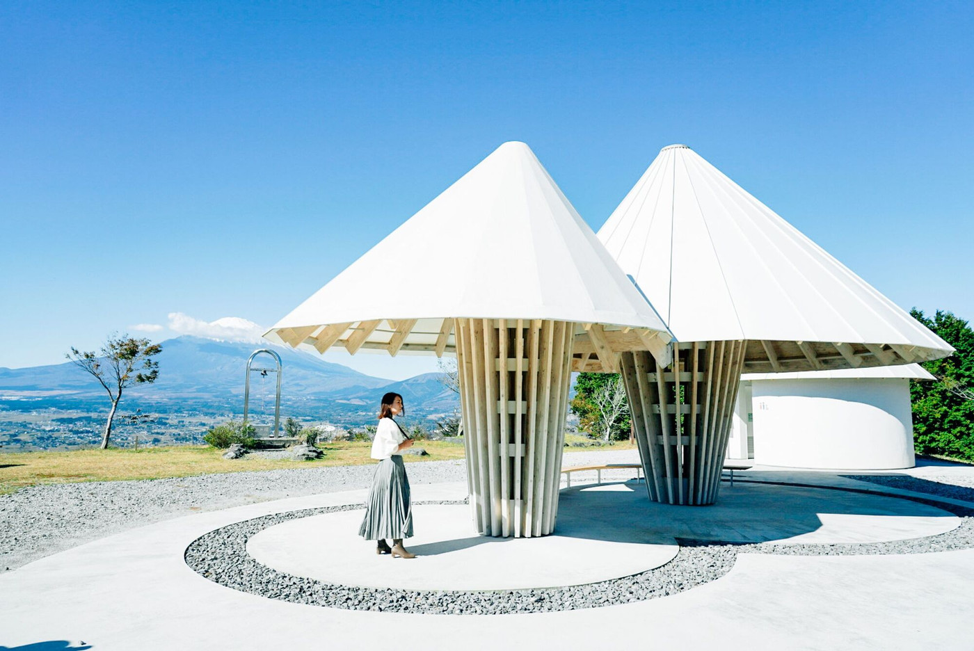 みんなで幸せの鐘を鳴らそう「誓いの丘」3065029